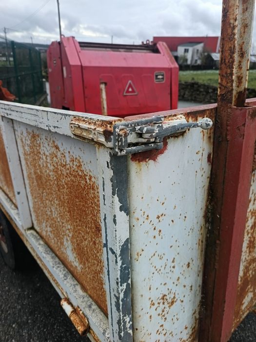 Reboque basculante de gamela reforçado