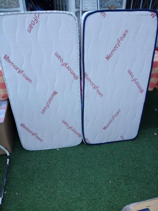 Tenho dois colchões para cama de bebé 10€ cada um.