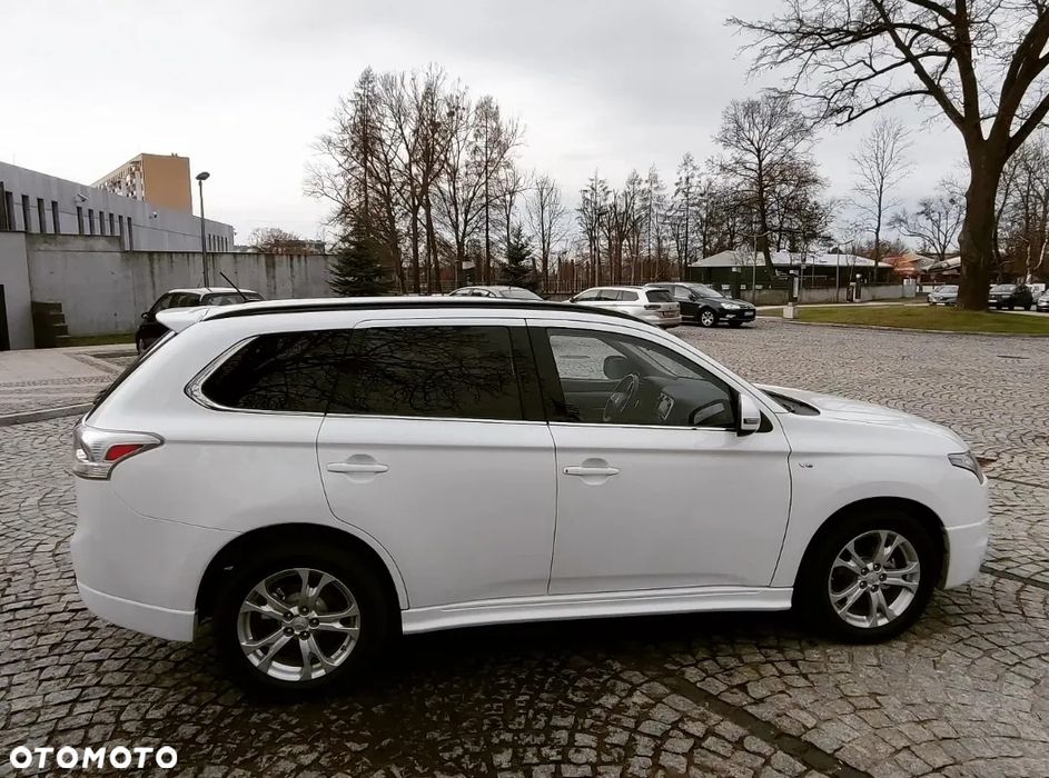 Mitsubishi Outlander 3.0v6 Limited GT pakiet Samurai 7os. 4x4