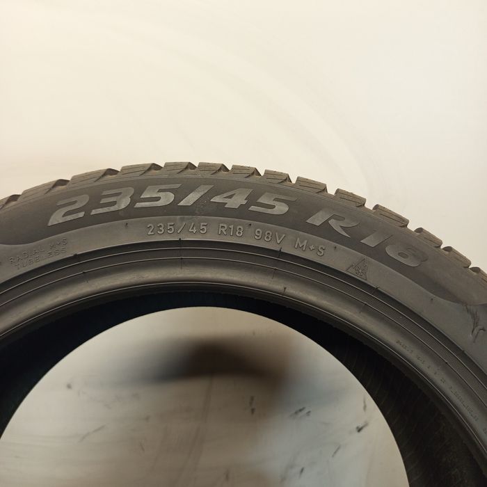 235/45R18 Pirelli Sottozero 3