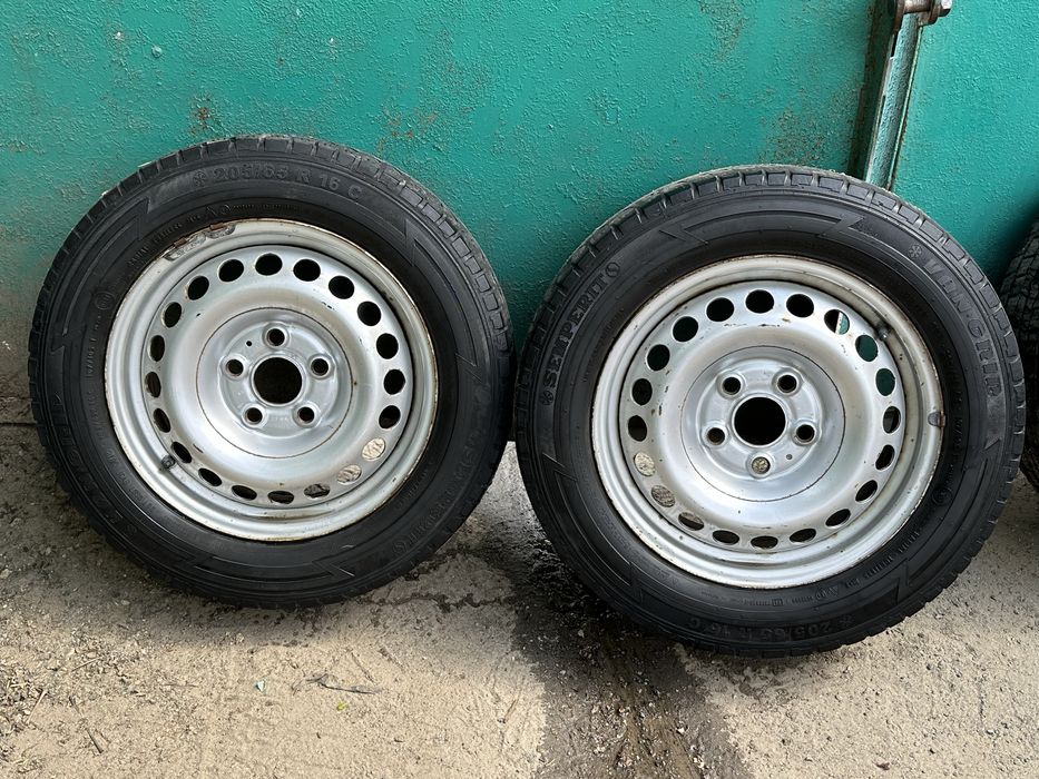 Hankook Winter RW06 R16C 205/65 5х120х65