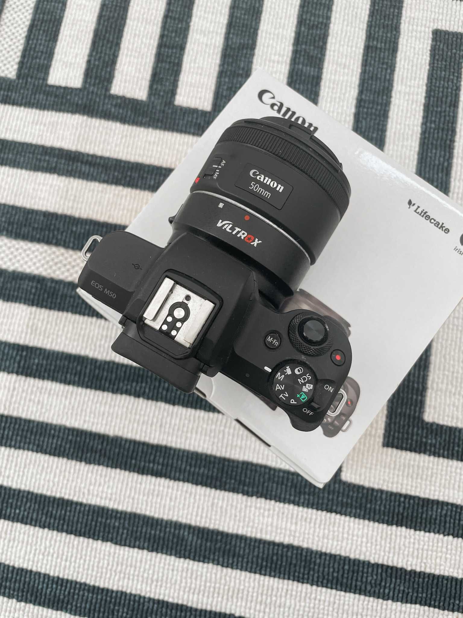 Canon EOS M50 c/ duas lentes e baterias extra
