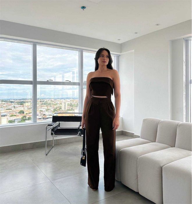 Жіночий класичний костюм топ на шнуровці і брюки прямого крою