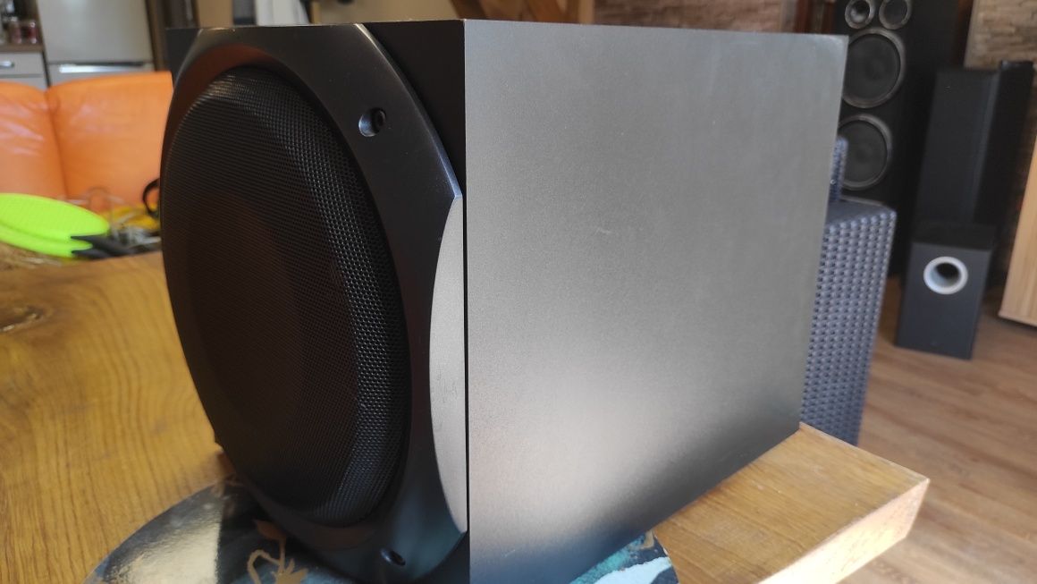 Soobofer subefer Logitech Z-5500 inny