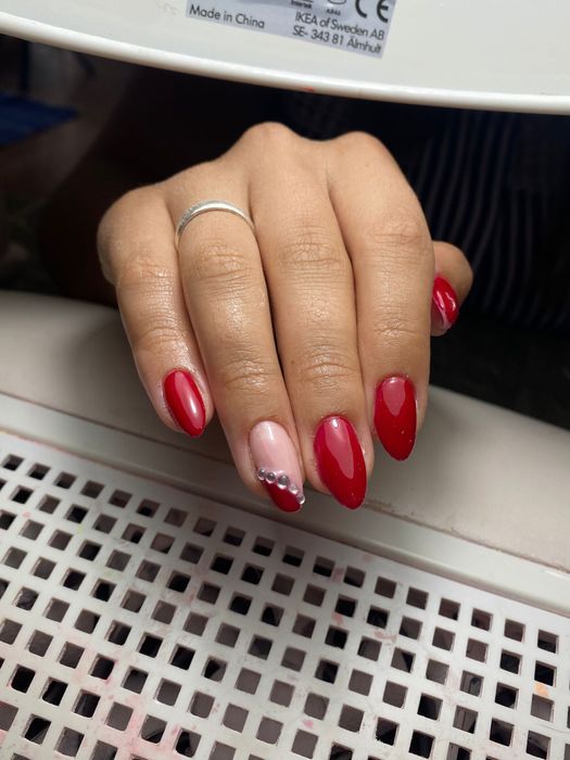 Unhas de gel (aplicaçao, manutencao , verniz gel)