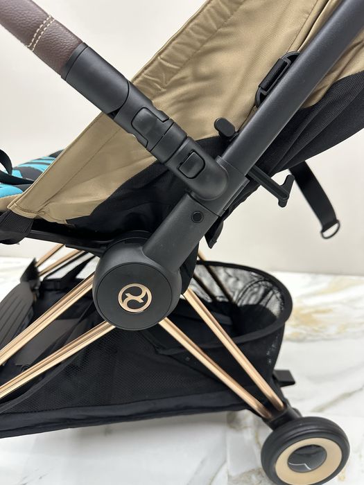 Новий візочок Cybex Coya by Karolina Kurkova One Love