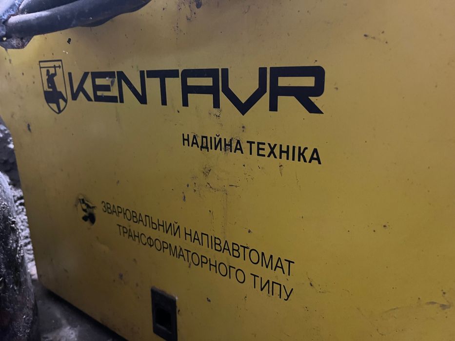 Зварювальний напівавтомат та балон для вуглекислоти