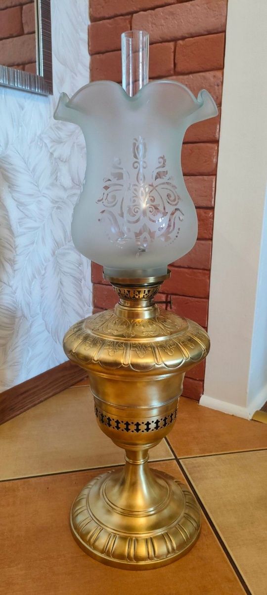 Stara lampa naftowa.