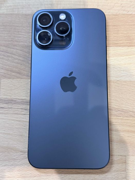 IPhone 15 Pro Max 256 GB bez rys i pęknięć.