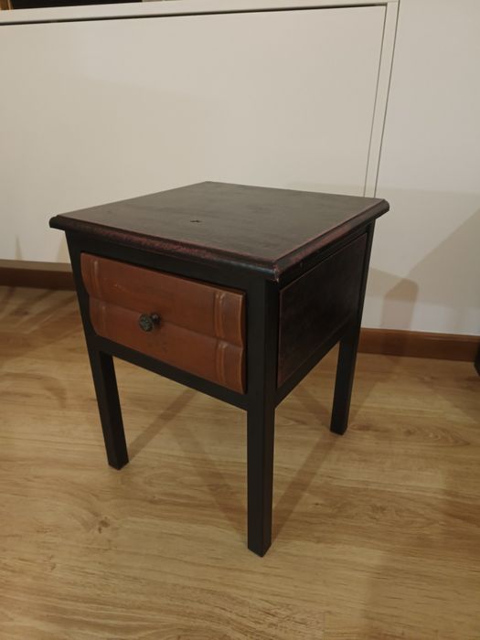 Camiseiro/ mesa apoio