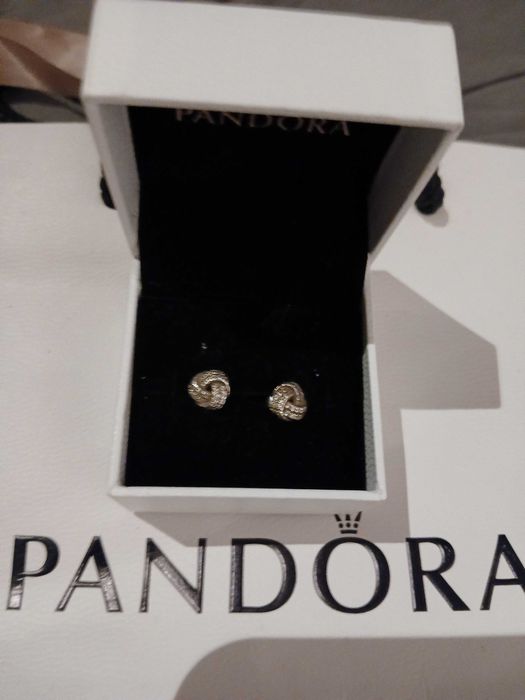 Brincos em prata com zirconias Pandora