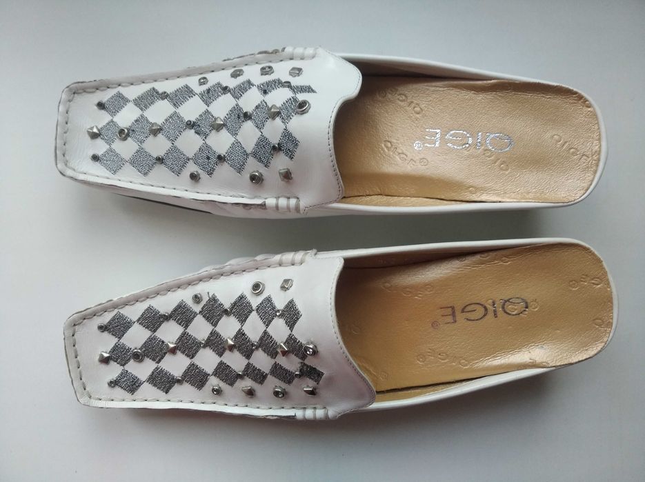 Шлепанцы женские с вышивкой