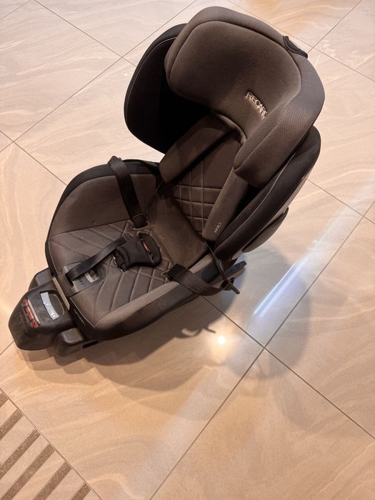 Fotelik samochodowy Recaro Optiafix Carbon Black 9-18kg
