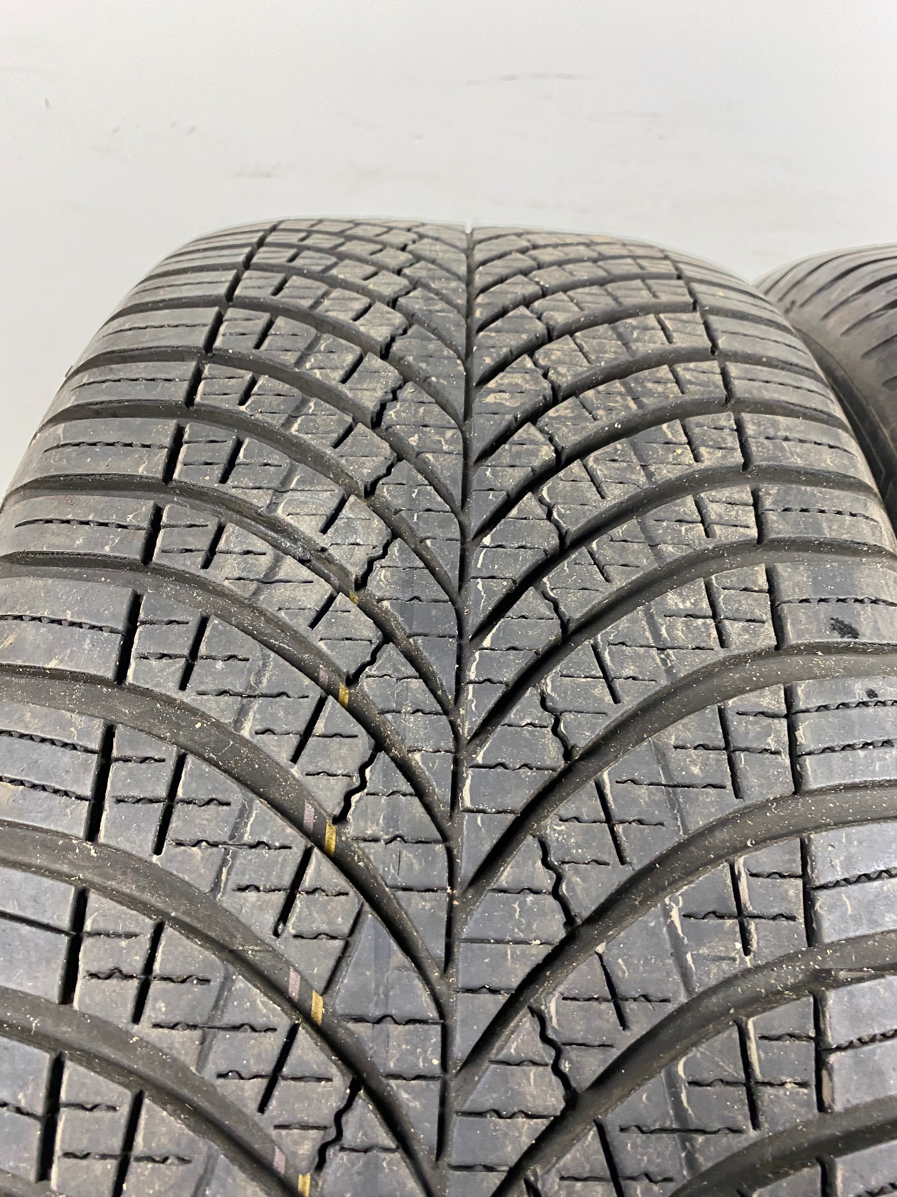 245/45R18 100Y Goodyear Vector4Seasons Gen-3