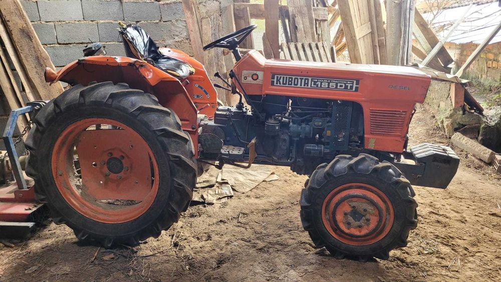 Trator Kubota 4x4 c matricula (reboque+Gamela+frese+charrua+capindeira