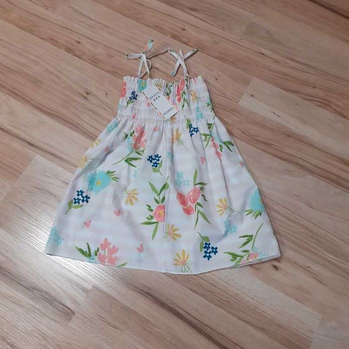 Nowa sukienka dziewczęca 104 110 w kwiaty na ramiączkach