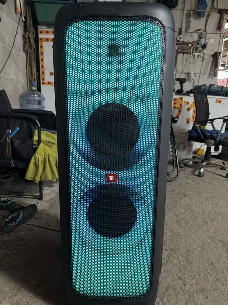 Продаю свою колонку JBL PartyBox 1000