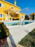 Moradia T5 com piscina, garagem e jardim