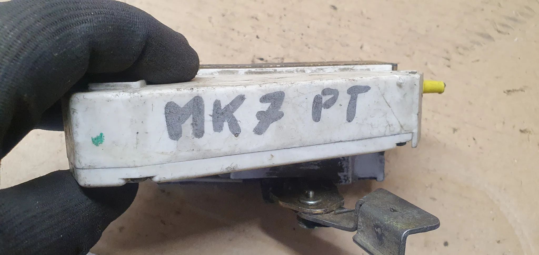 Zamek drzwi prawy tył tylny prawy Ford Escort MK7 93BG-220A20-BA
