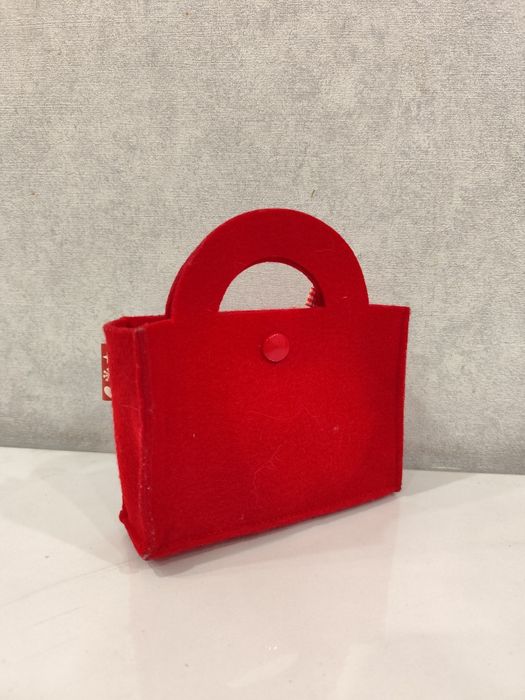 Дитяча сумочка з фетру
Розміри 15*11*4см.
100грн