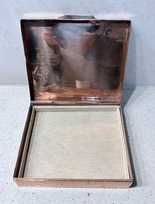 Linda caixa cigarreira peruana em cobre com latão