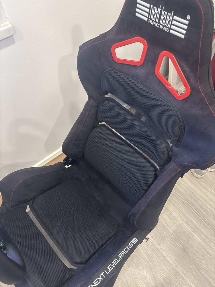Volante + cadeira sim racing