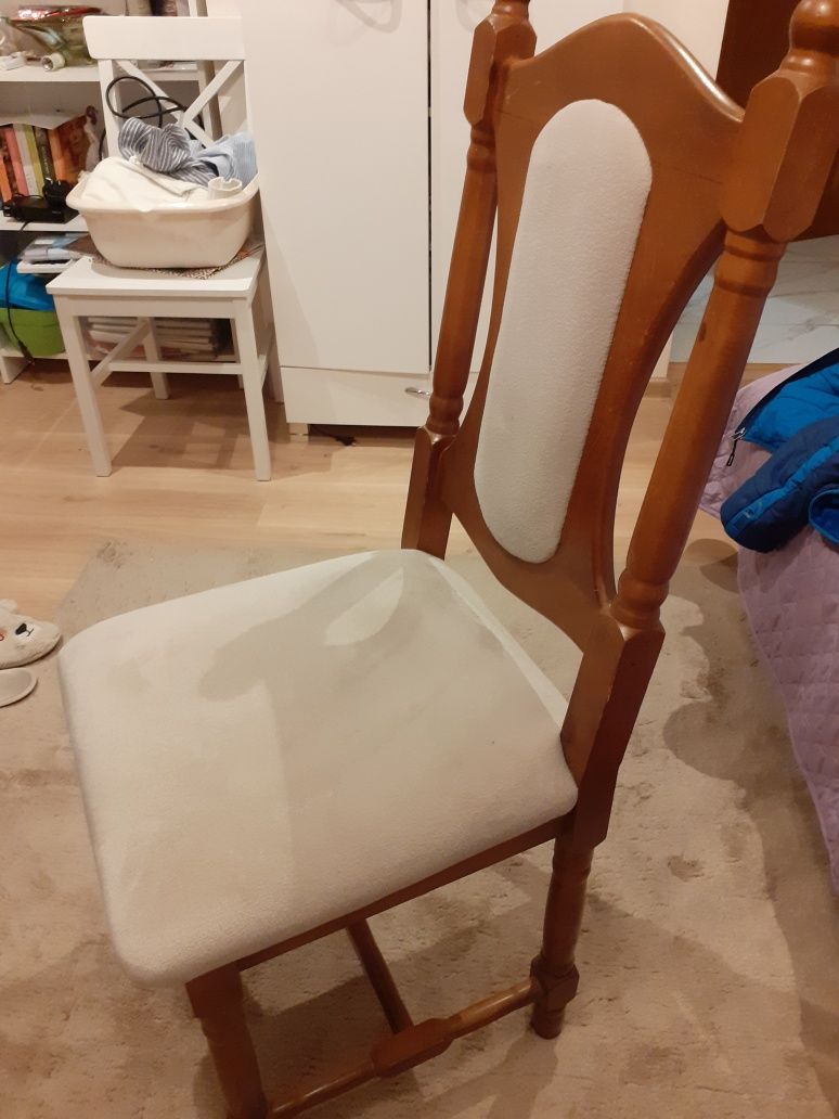 Krzesła plus stół sprzedam.