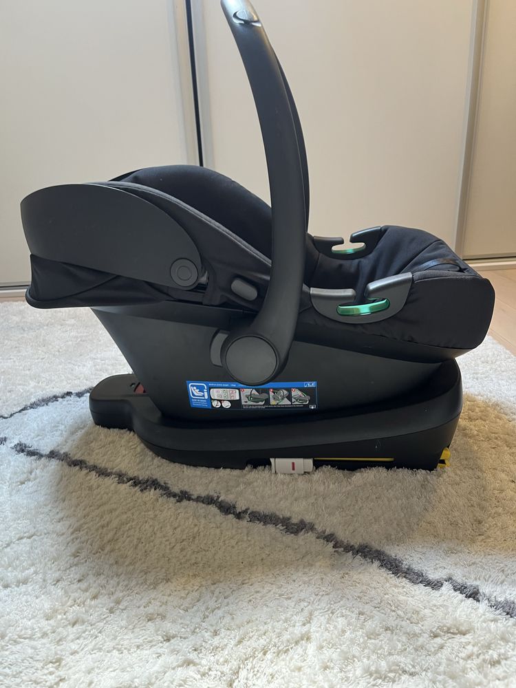 Fotelik   jak  Cybex  Novi Baby I‑Size All Black z bazą Isofix Fotelik