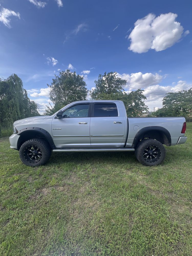 Dodge RAM 1500 4x4 pickup 2015r