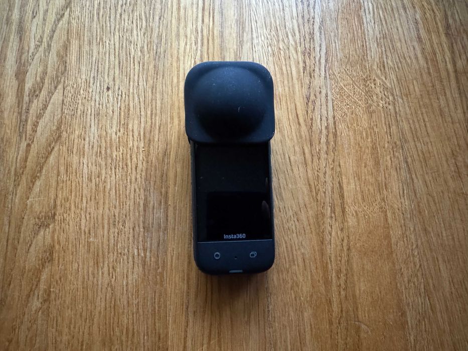 Экшн-камера Insta360 X3 (5.7K) + запасной аккумулятор + мягкий чехол