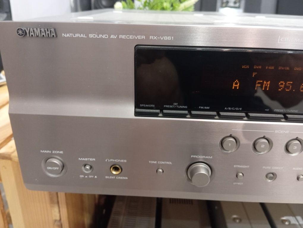 Amplituner Yamaha RX-V861 + pilot RAV364