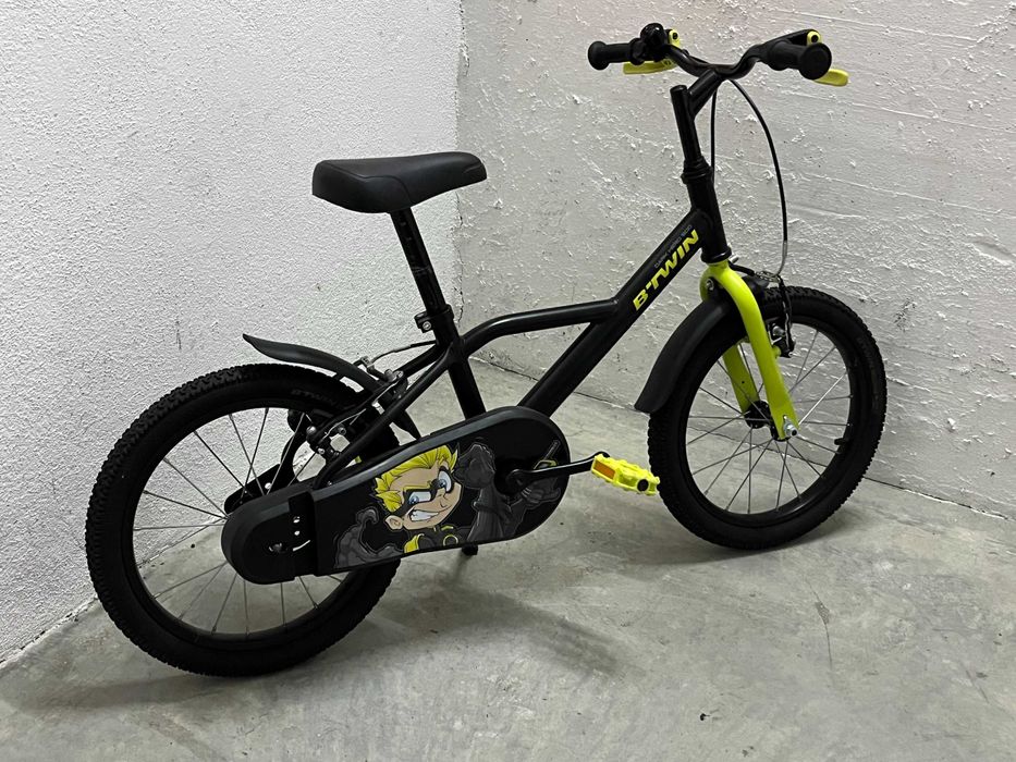 Bicicleta criança preta e amarela roda 16 idade ideal 4 a 6 anos