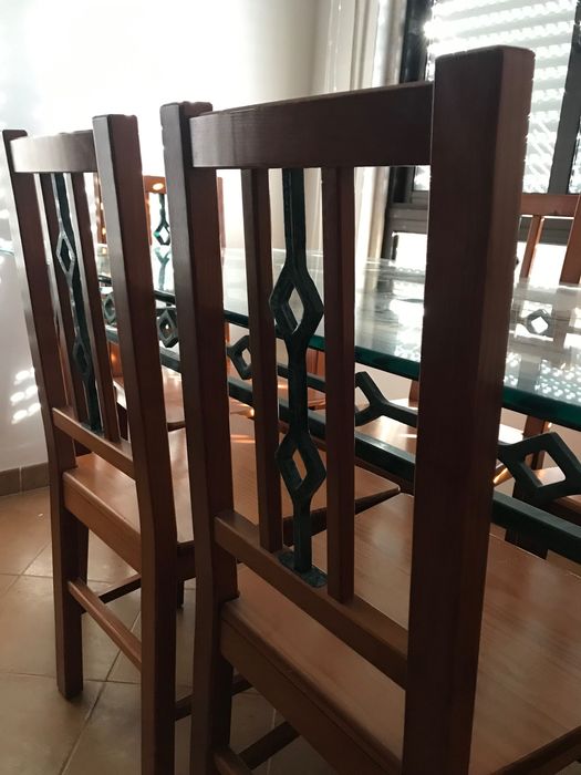 Mesa de sala e cadeiras