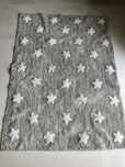 Dywan Tricolor Stars Gris/Azul Lorena Canals
