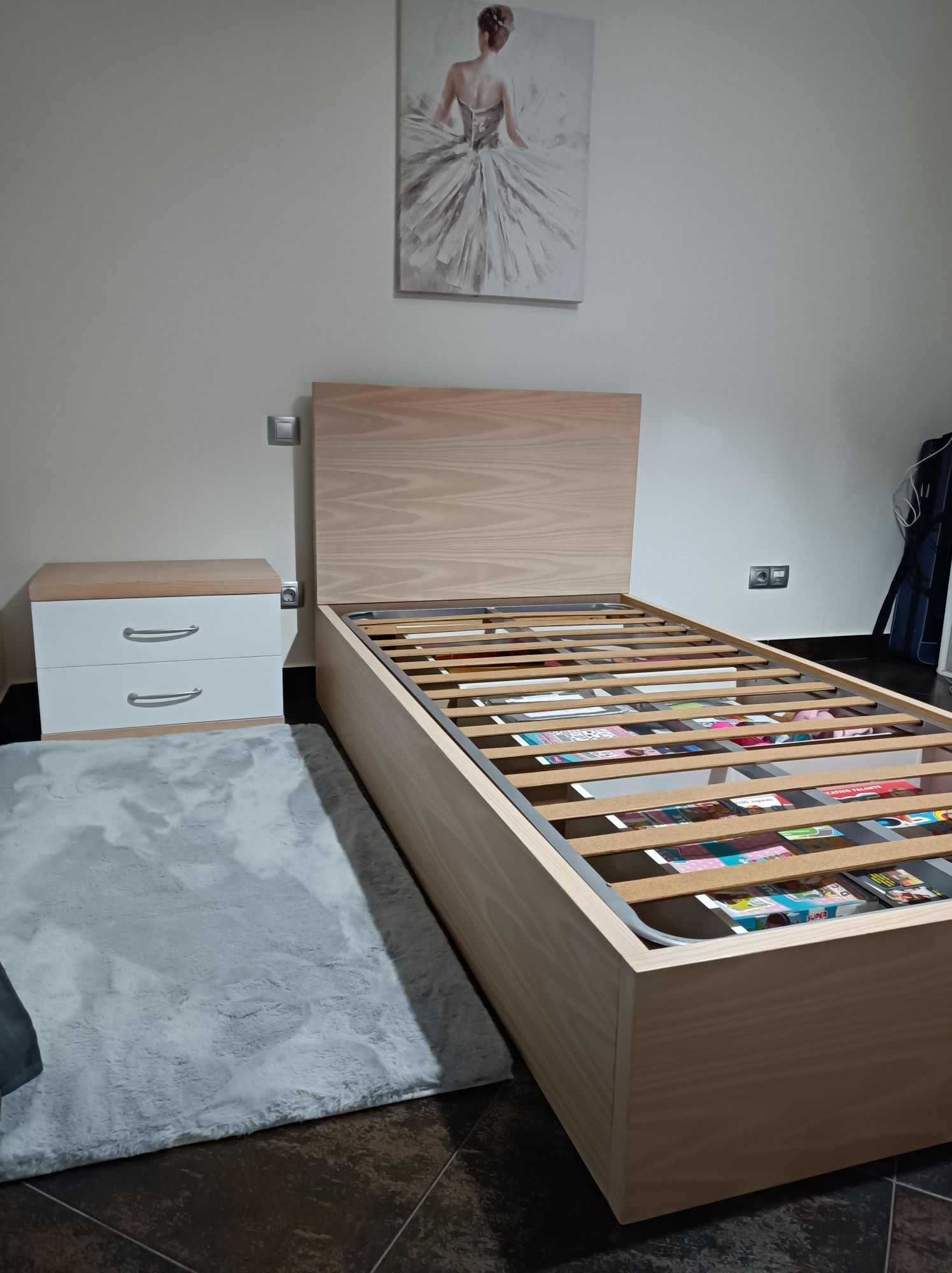 Cama com 3 gavetas e mesa cabeceira