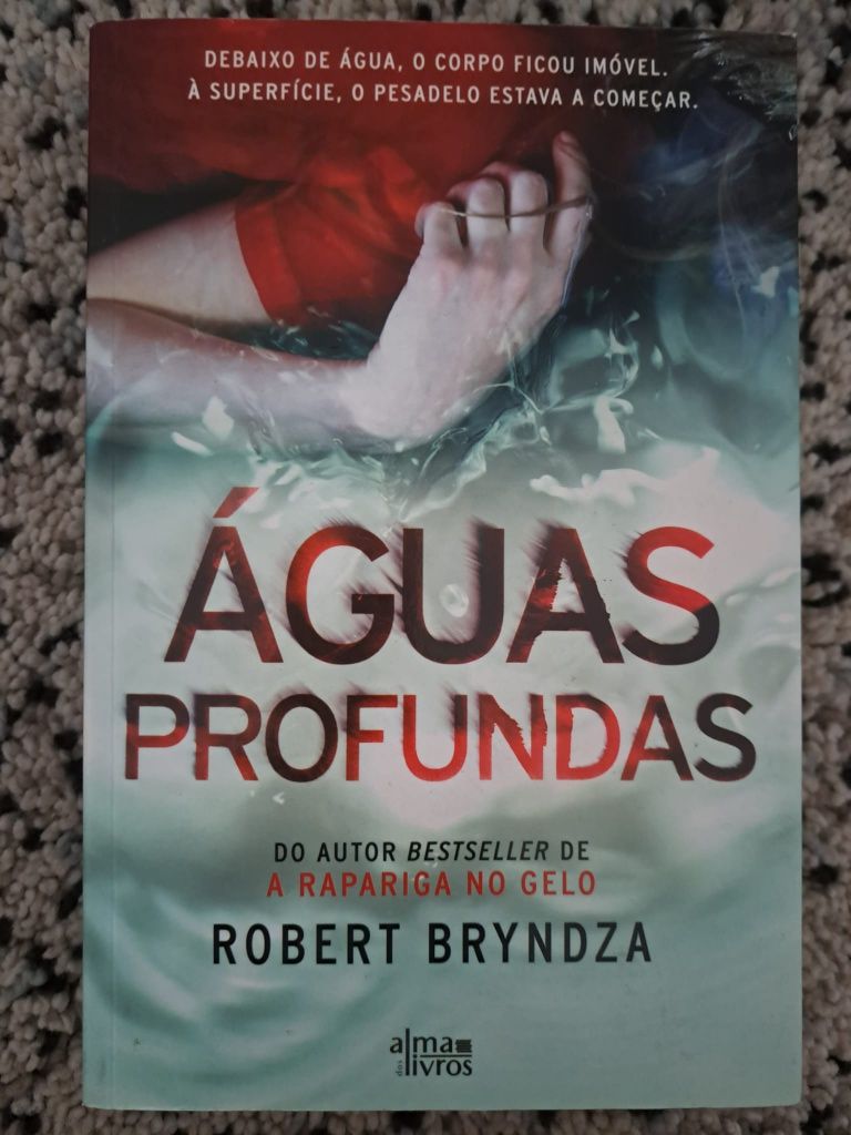 Livro " Águas Profundas " Robert Bryndza