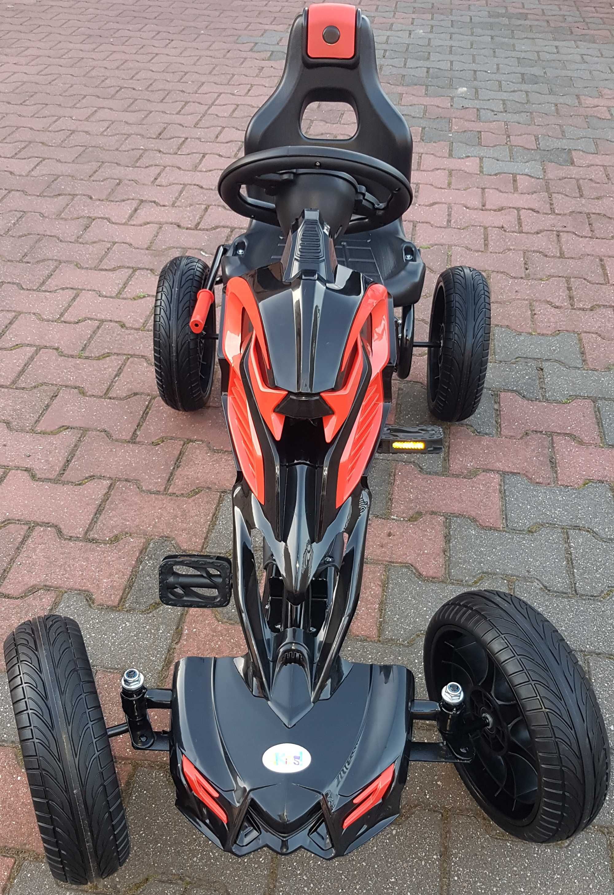 Gokart pojazd na cztery koła na pedały nie użyty 5-12 lat.