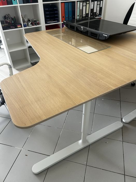 Secretaria com cadeira