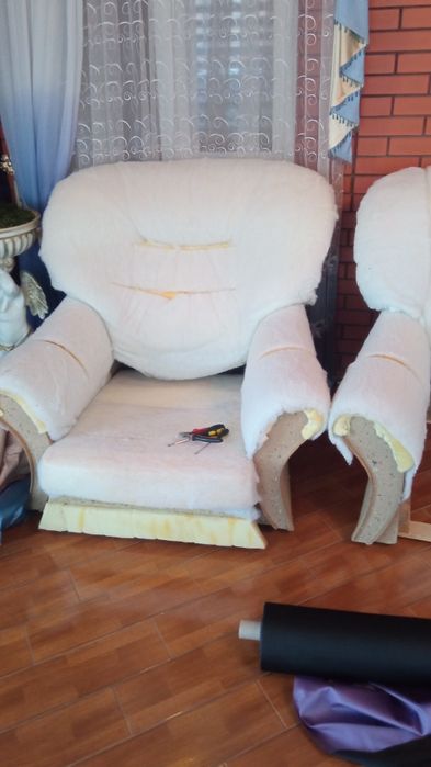 Ремонт і перетяжка м'яких меблів на дому у замовника. Швидко якісно.