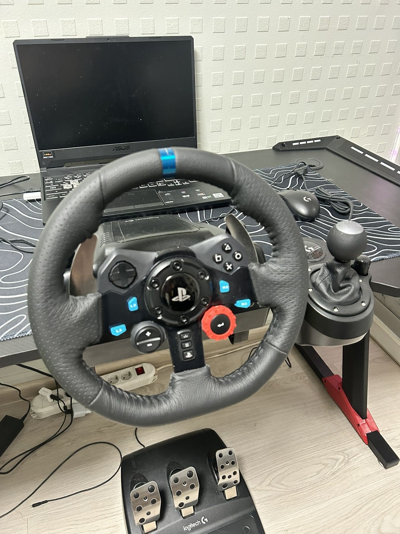 Кермо/Руль Logitech G29+Коробка передач Logitech Driving
Force Shifter