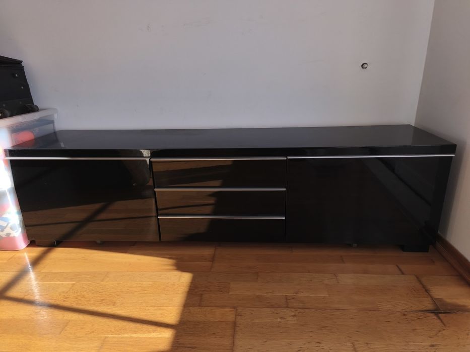 Móvel preto lacado
