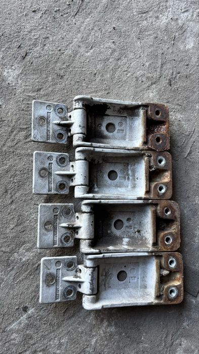 Петлі задніх дверей спринтер 903