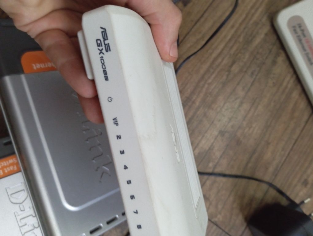 Все по 140 грн роутер, свитч switch 8 16 4