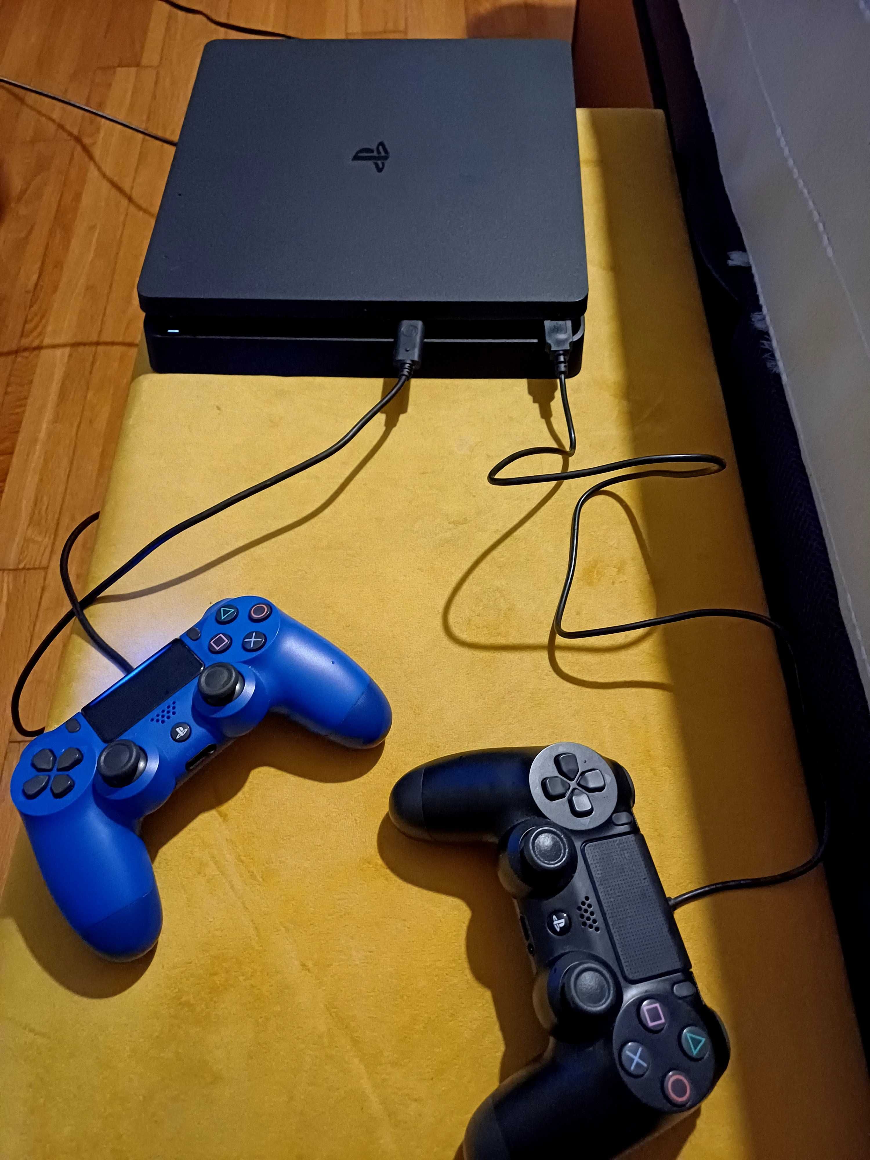 Ps4 ótimo estado, 2 comandos e 4 jogos