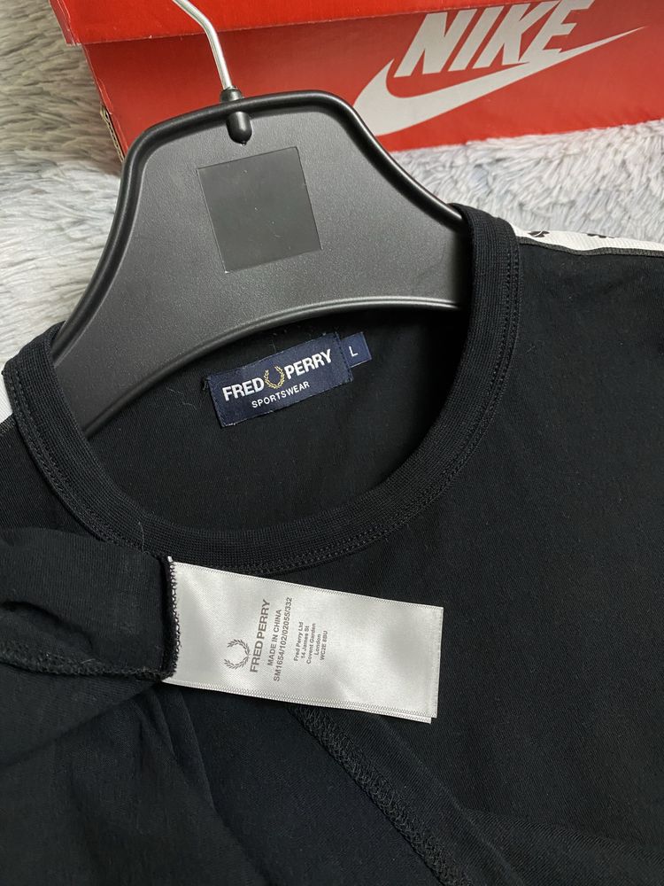 Продам мужской логслив на лампасах чорный Fred Perry