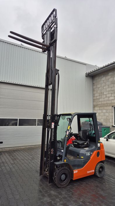 Wózek widłowy TOYOTA 8FGF15, triplex, przesuw, 4 sekcje, terenowy