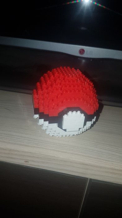 Pokeball z Pikachu z klocków