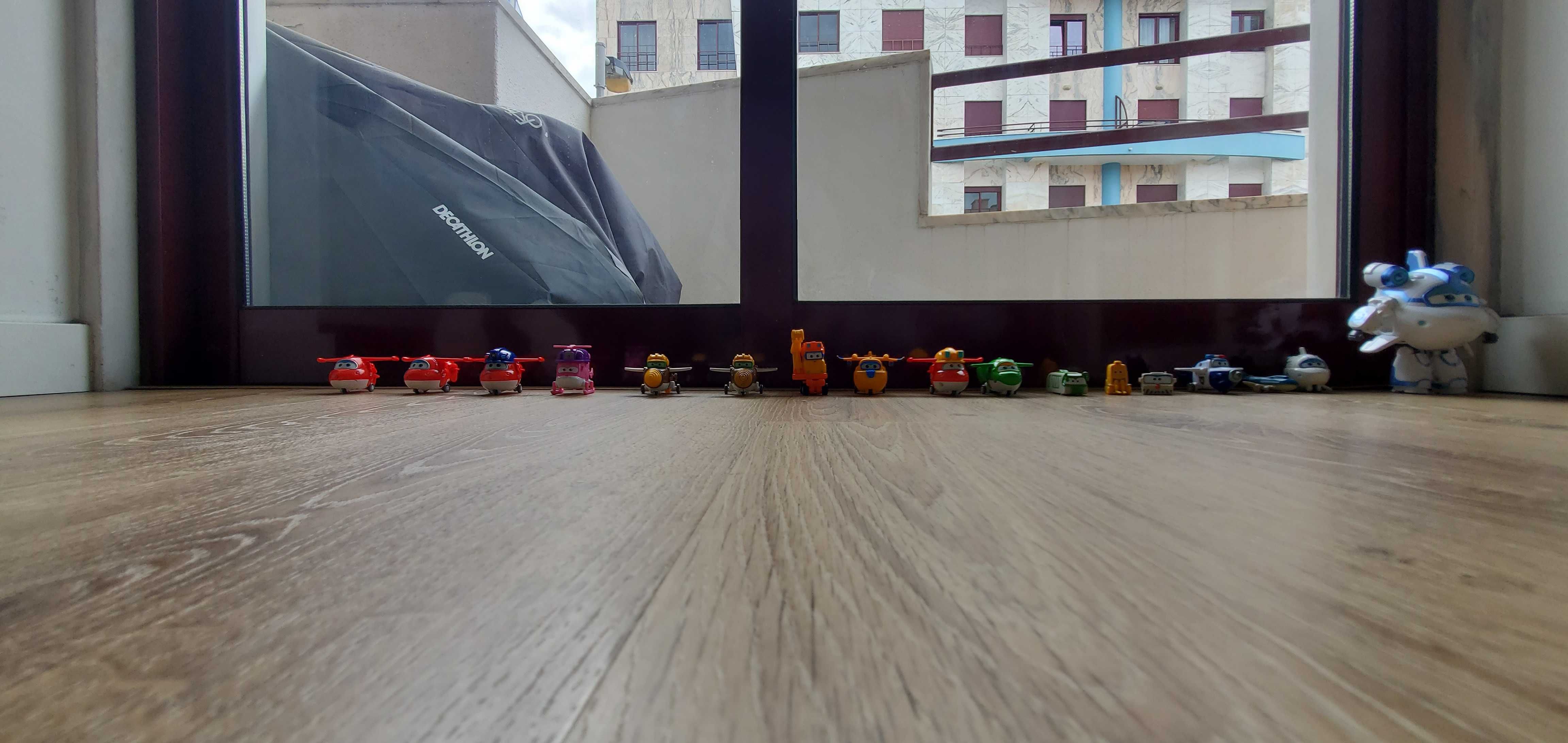Bonecos superwings