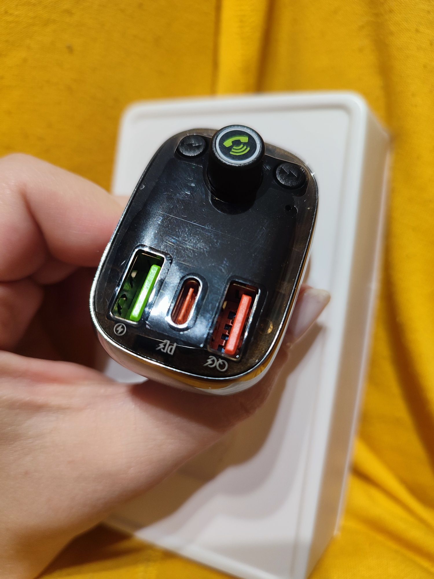 Transmiter Bluetooth i ładowarka