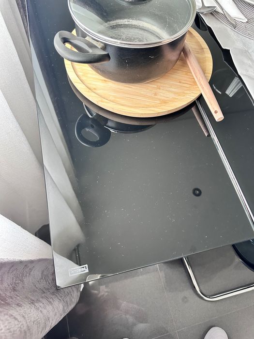 Mesa de vidro extensível com cadeiras